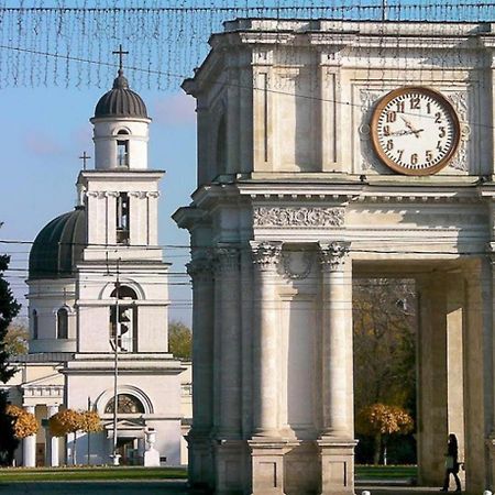 Comfort Chişinău Esterno foto